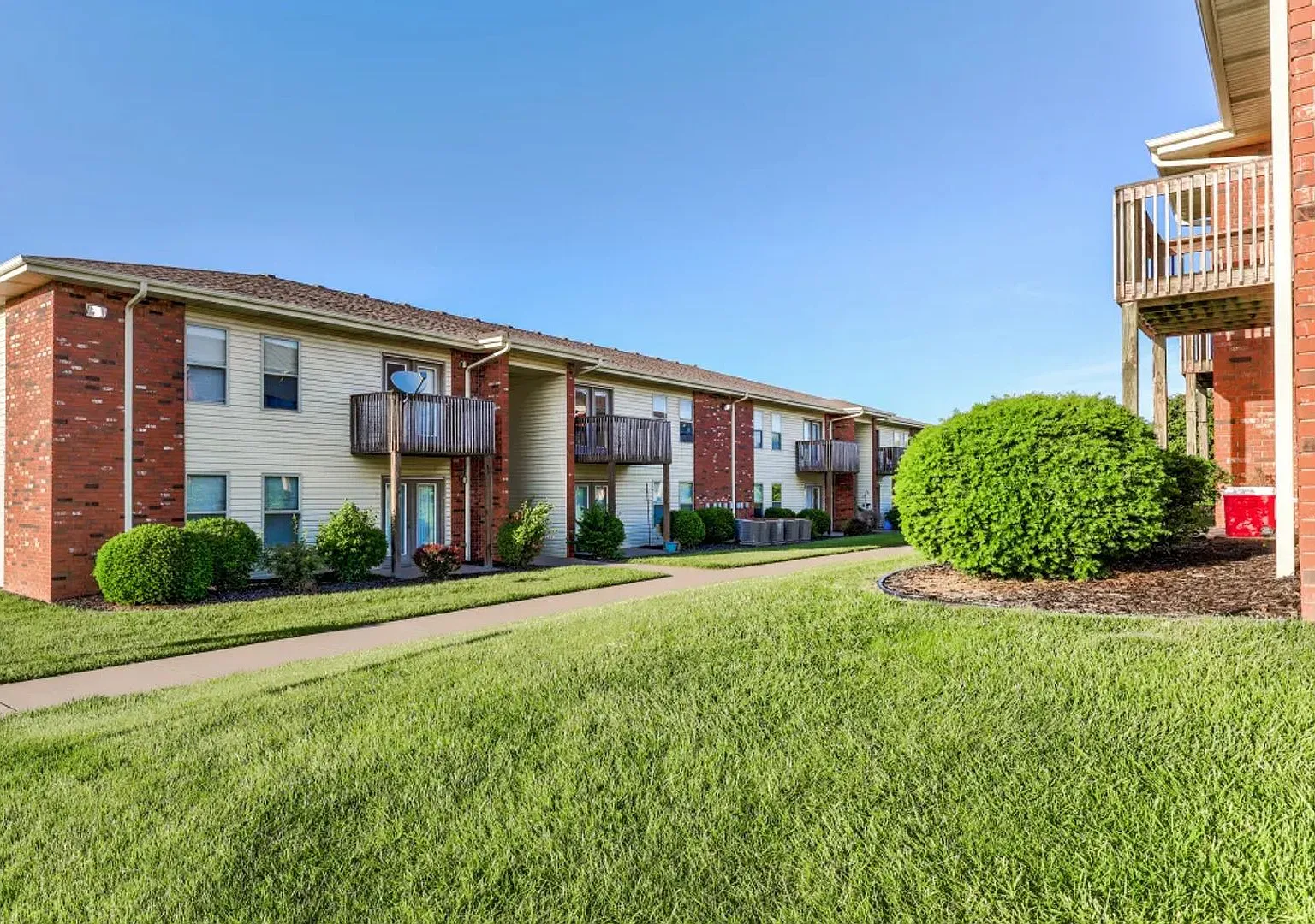 Ozark Mountain Crossing Apartments — Photo 3