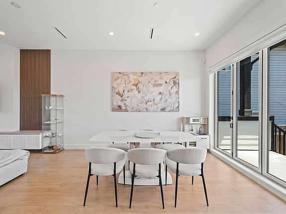 5th image of 742 E 58th Ave