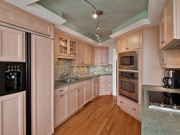 4th image of 4901 Gulf Shore Blvd N