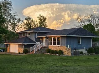 408 S Country Club Rd, Chanute, KS 66720