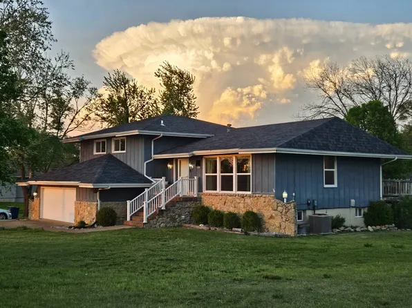 408 S Country Club Rd, Chanute, KS 66720