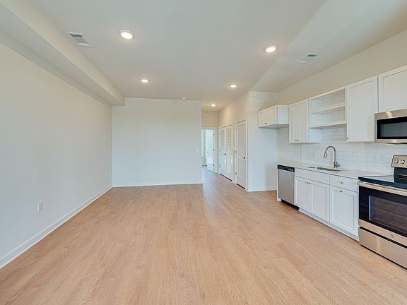 5th image of 600 E Trinity Ln #305