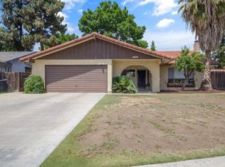 3208 W Country Ct SW, Visalia, CA 93277