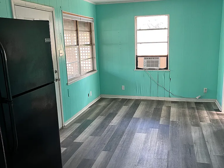 105 S 5th St — Photo 7
