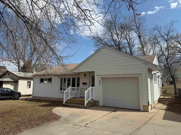 604 10th St NE, Minot, ND 58703