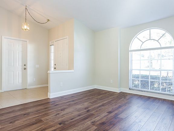 5th image of 354 Hanging Moss Cir
