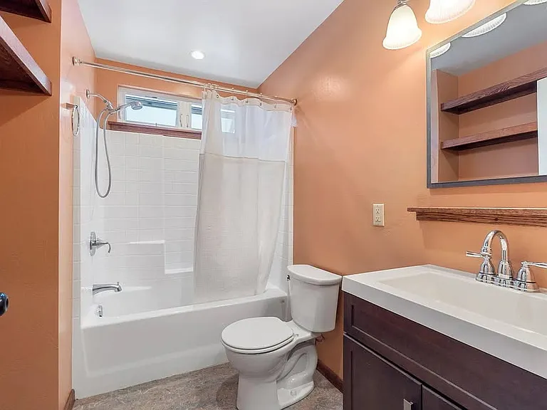1130 Austin Way — Photo 3