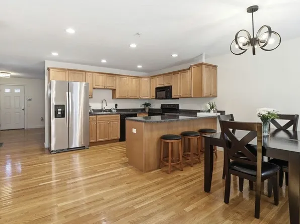 269 Washington St Unit C3, Pembroke, MA 02359