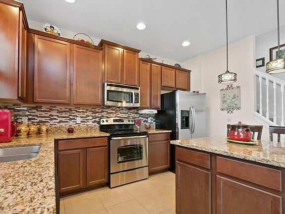 5th image of 405 Rock Springs Cir