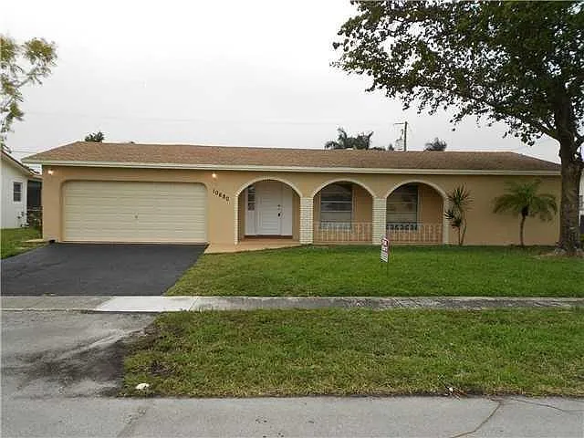 5 bed, 2.0 bath, 2219 sqft, $5,695 — Photo 1