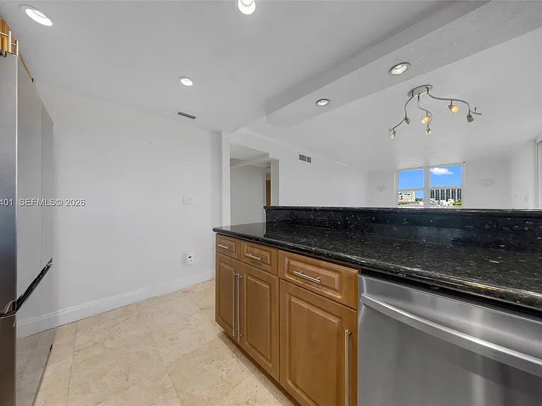 720 Collins Ave #603 — Photo 15