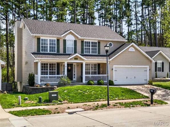 3012 Crimson Oaks Dr, Fenton, MO 63026