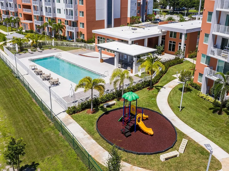 Veridian Shores Apartments Playground and Pool