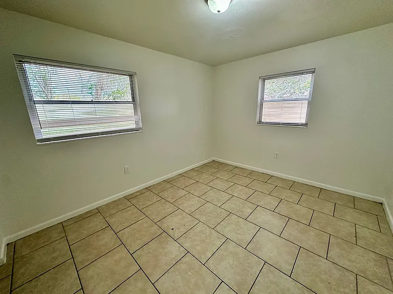 1317 Cambridge Dr — Photo 16