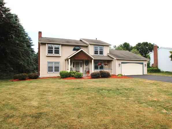 412 Thrushwood Ln, Webster, NY 14580