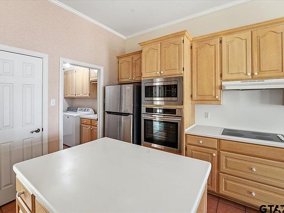 3rd image of 15744 Timberhill Dr