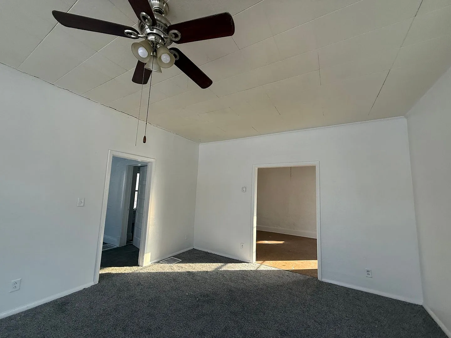 3 bedroom 1 bathroom house. $1050.00 — Photo 3