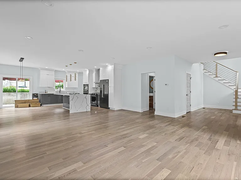 2045 Glenwood Ave SE — Photo 16