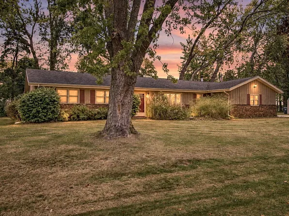 621 Manitou Rd, Saint Joseph, MI 49085