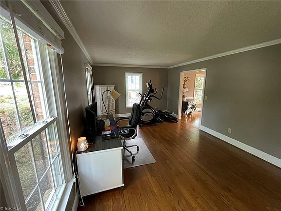 2nd image of 802 Gretchen Ln