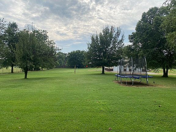 4th image of 222 Spring Creek Rd