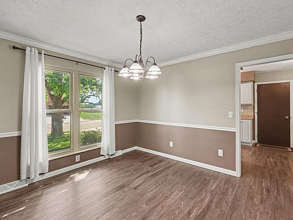 4th image of 308 Chelsea Sq