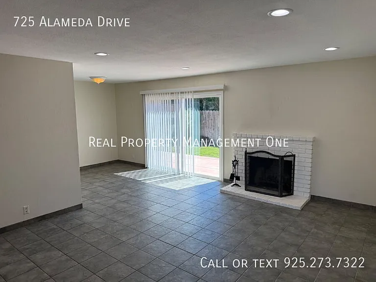 725 Alameda Dr — Photo 7