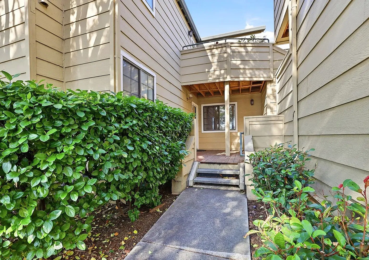 Spacious Downstairs 3/2 Condo in Elk Ridge Estates at the Base of Communication Hill Area — Photo 3