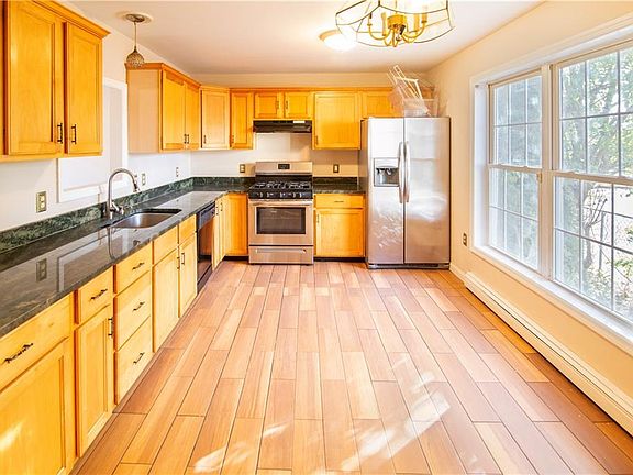 3rd image of 281 Swan St #A