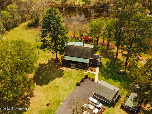 3rd image of 853 Spring Water Ranch Rd