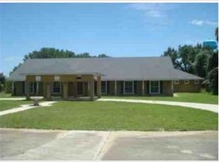 1245 Yellowstone St, Pleasanton, TX 78064