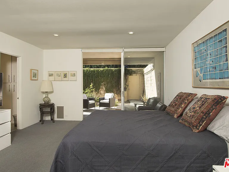 501 Desert Lakes Cir — Photo 36