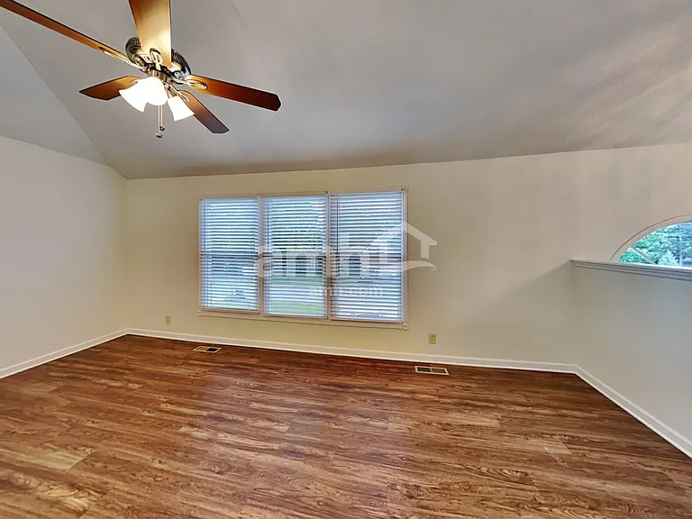 307 Briarwood Ln — Photo 7