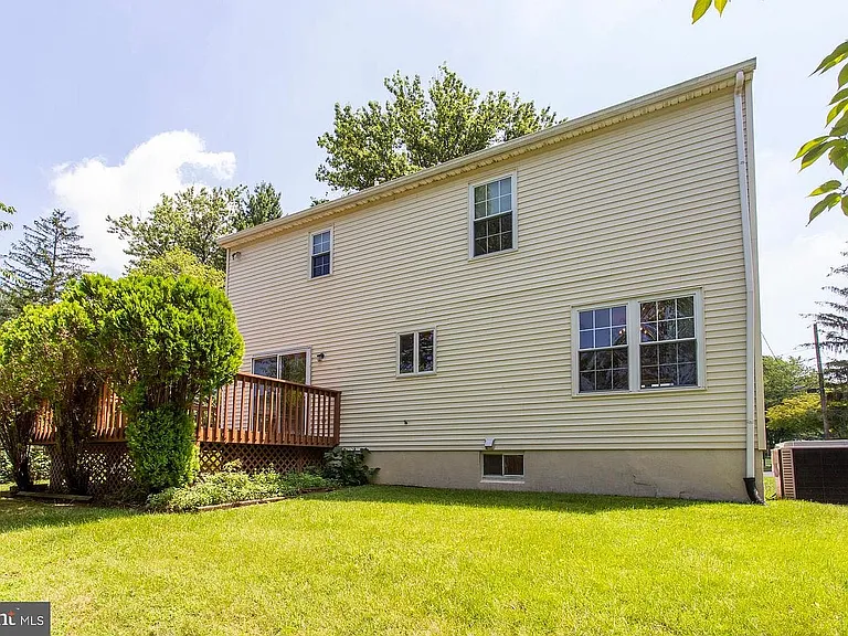 1112 Evergreen Ave — Photo 13