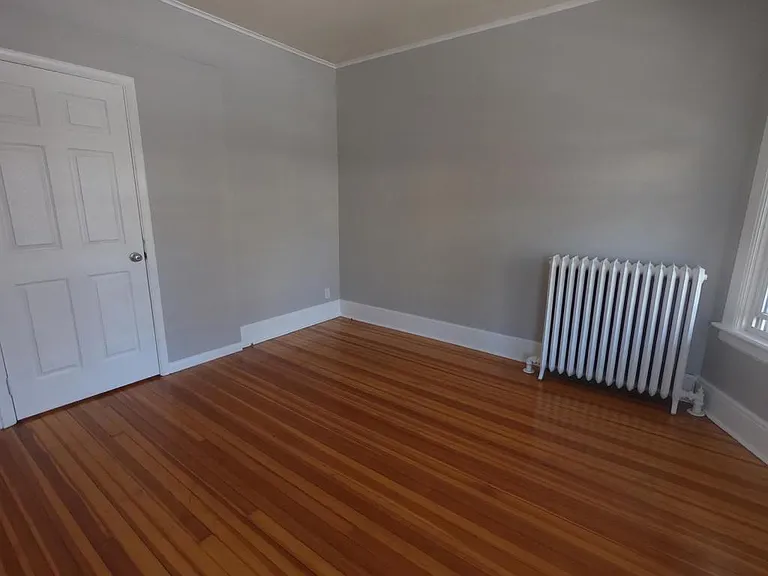 52 Grove Ave — Photo 4