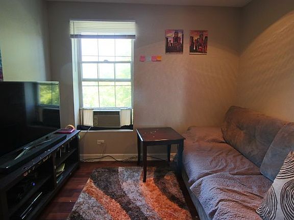 2nd image of 3547 W Ainslie St APT 3