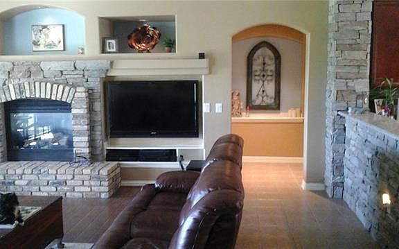 3rd image of 9117 Gardenia Dr