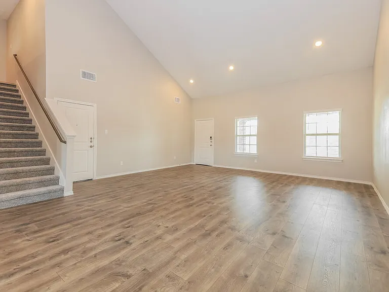 2609 Hutchins Dr — Photo 6