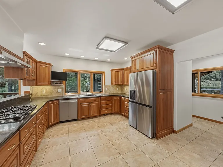 637 NW Silver Buckle Rd — Photo 23