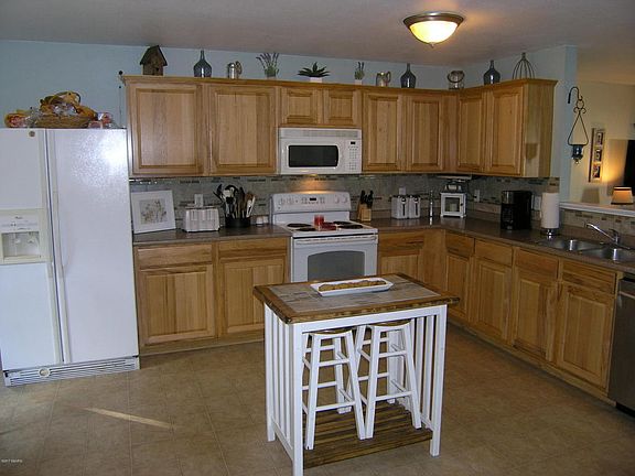 4th image of 401 Ludington Ave