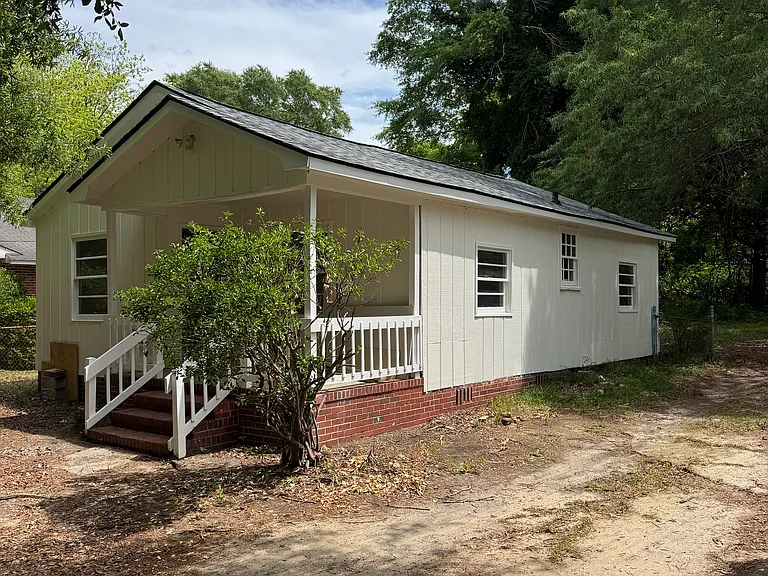 429 Bell Ave — Photo 1