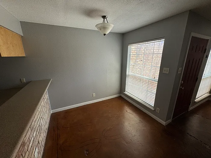 1 bed, 1.0 bath, 3244 sqft, $1,200 — Photo 3