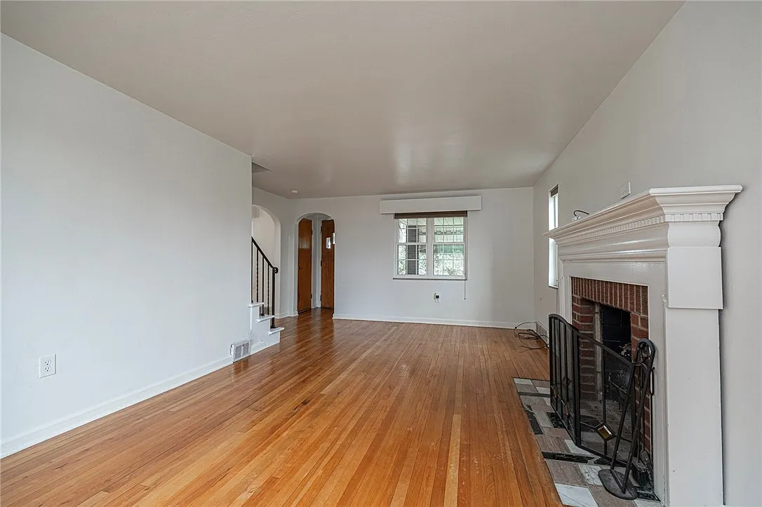 3 bed, 2.0 bath, 1324 sqft, $1,800 — Photo 3