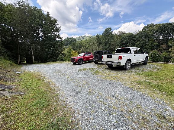 3rd image of 355 Cole Hollow Rd