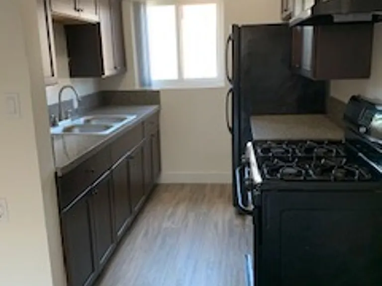 Bright 2 bed 1 bath in Pacific Beach — Photo 7