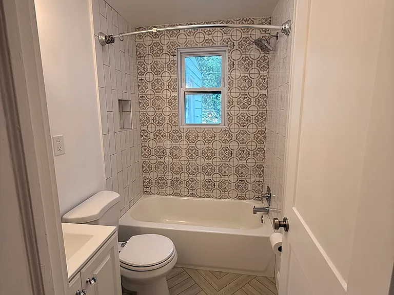 721 N Edison St — Photo 4
