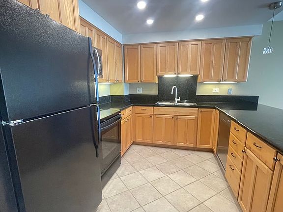 5th image of 4944 Cass St Unit 611