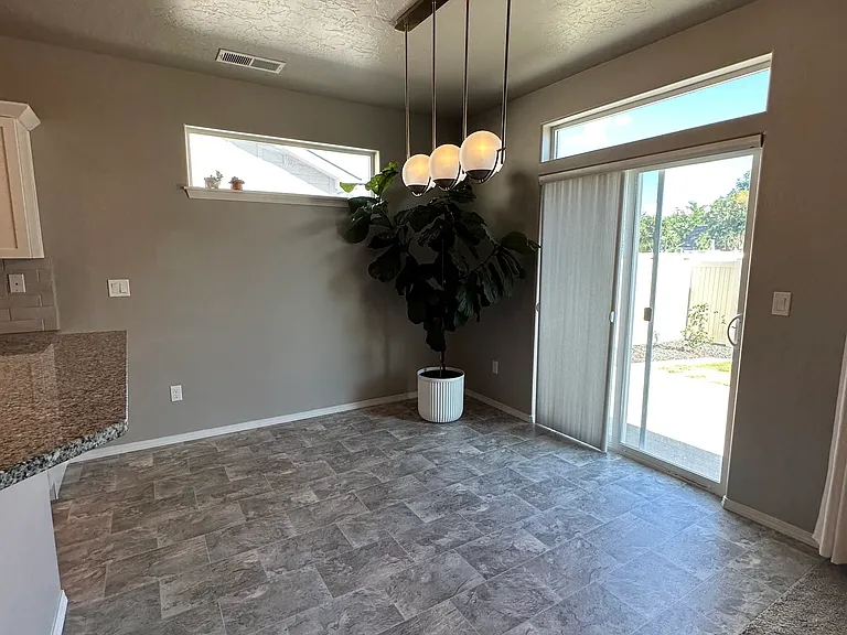 1271 W Lydia St — Photo 8