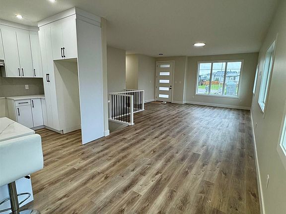 4th image of 5611 45th St