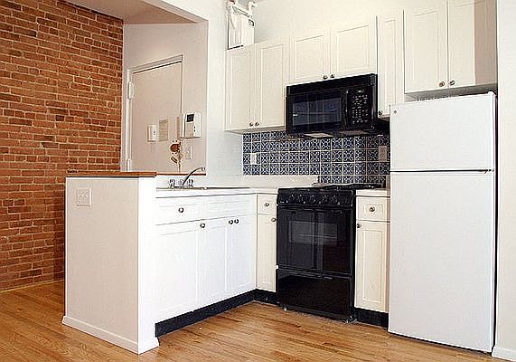 3rd image of 231 E 96th St APT 3FW